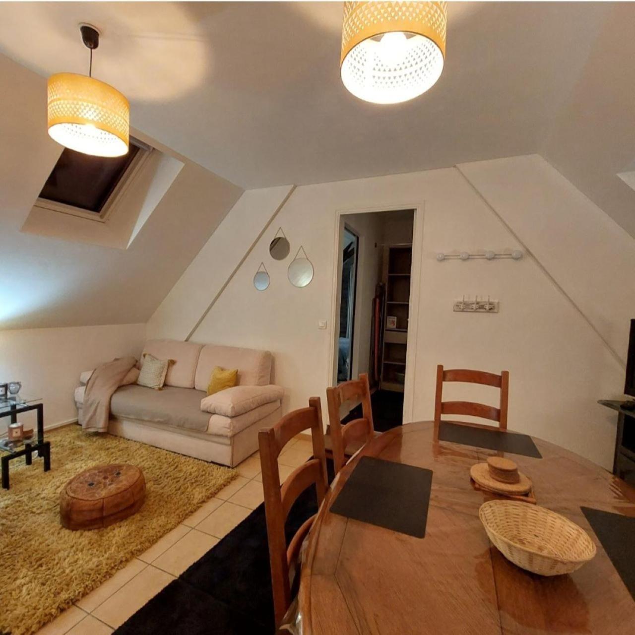 logement campagnard charmant, fonctionnel, cour privée avec WiFi Tauxigny Esterno foto