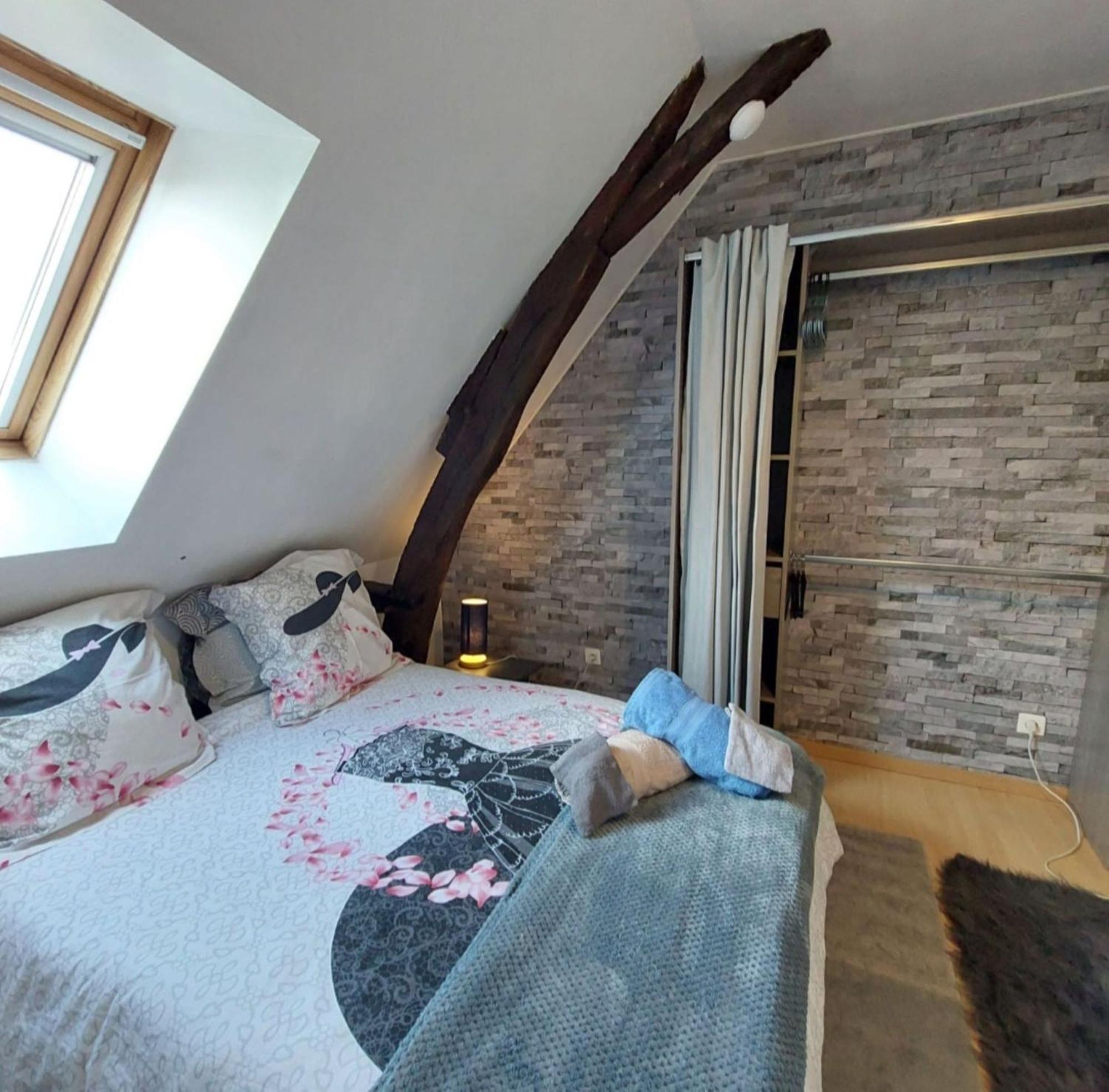 logement campagnard charmant, fonctionnel, cour privée avec WiFi Tauxigny Esterno foto