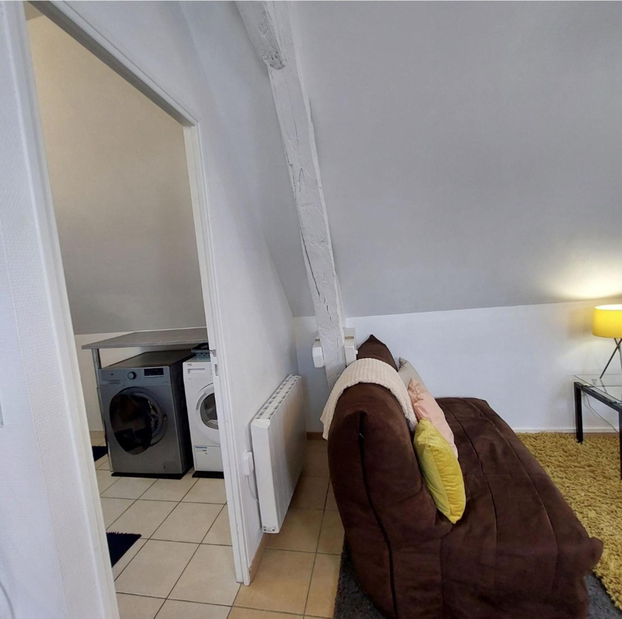 logement campagnard charmant, fonctionnel, cour privée avec WiFi Tauxigny Esterno foto
