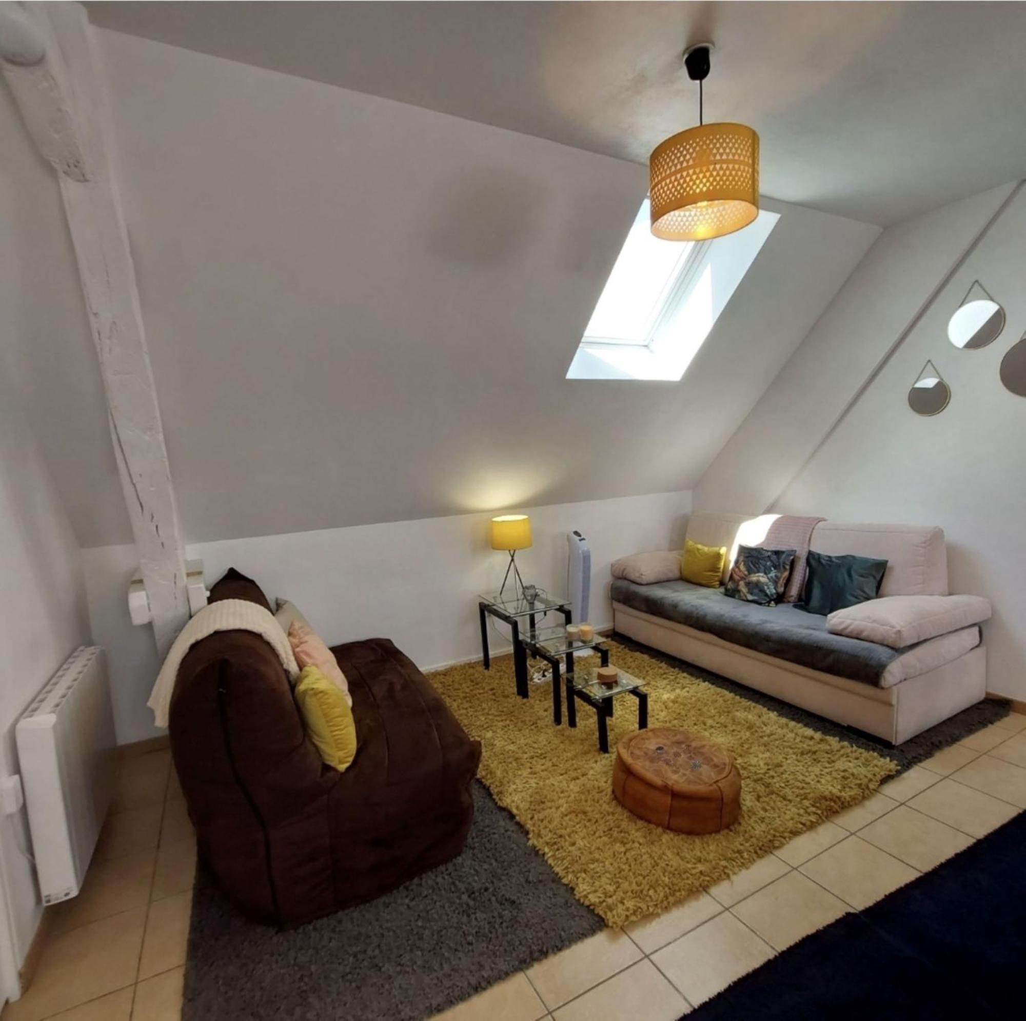 logement campagnard charmant, fonctionnel, cour privée avec WiFi Tauxigny Esterno foto