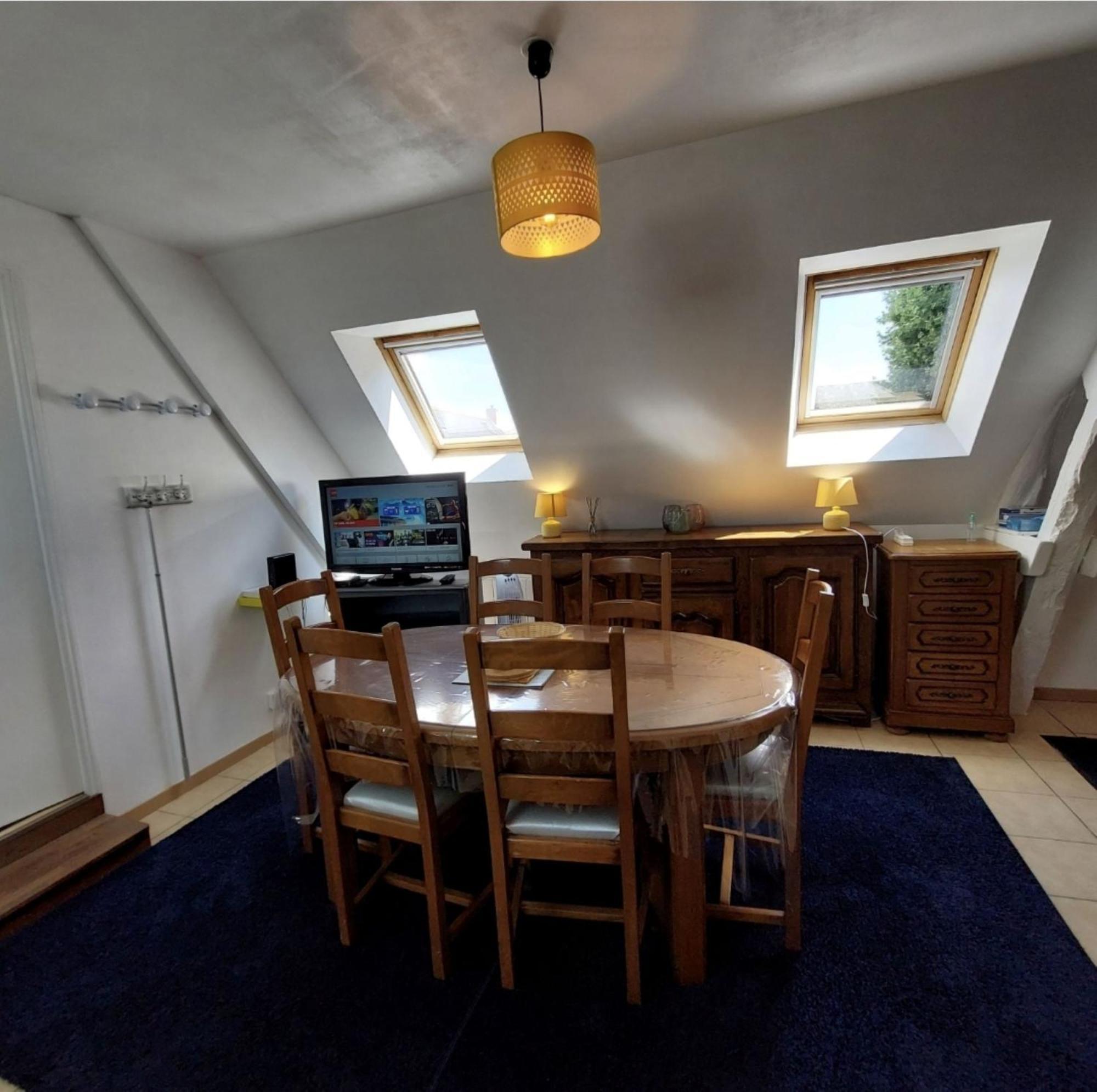 logement campagnard charmant, fonctionnel, cour privée avec WiFi Tauxigny Esterno foto