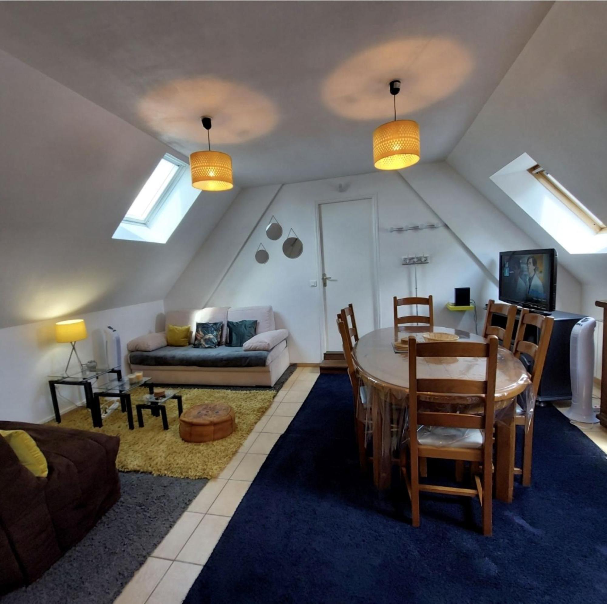 logement campagnard charmant, fonctionnel, cour privée avec WiFi Tauxigny Esterno foto