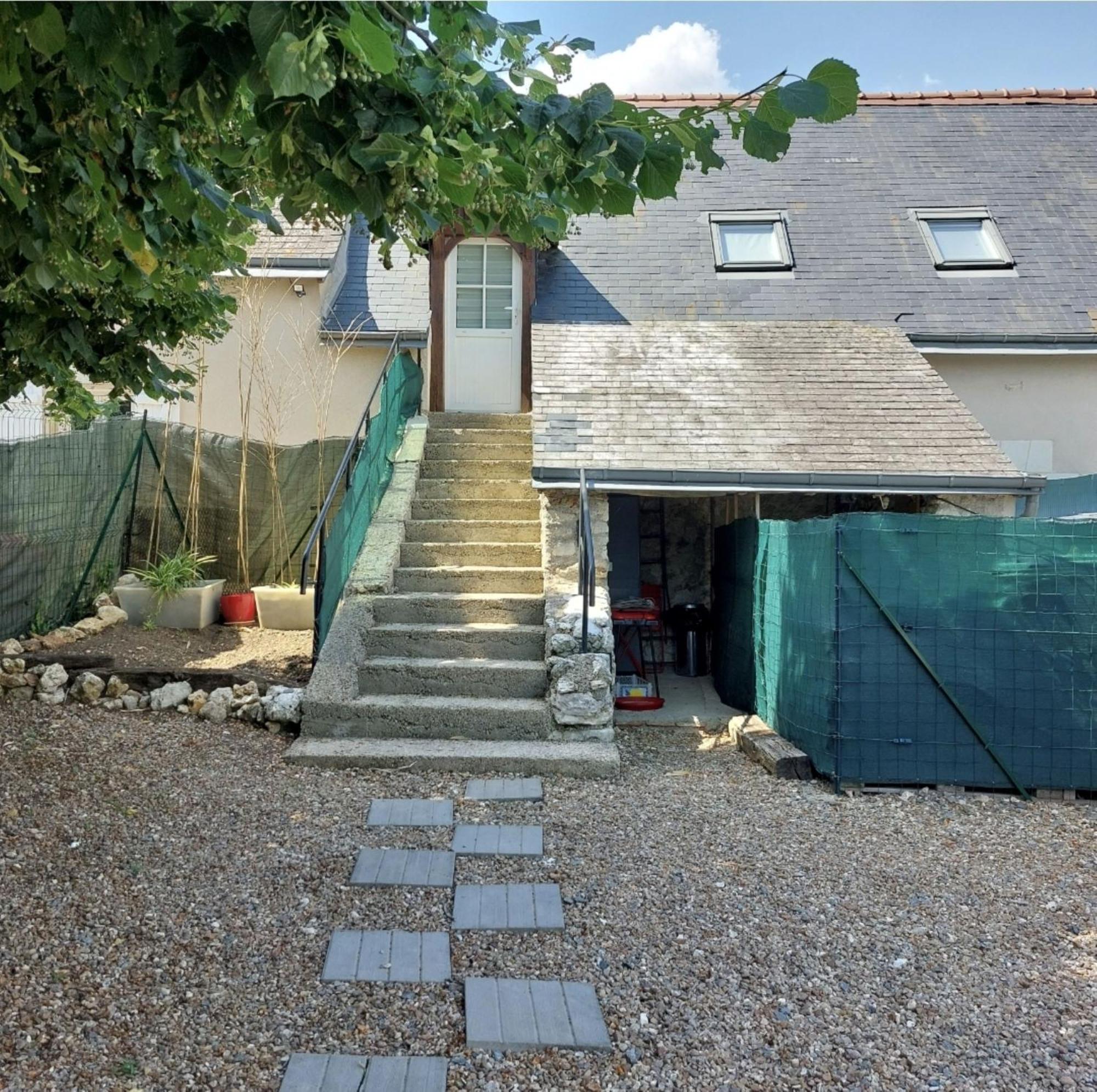 logement campagnard charmant, fonctionnel, cour privée avec WiFi Tauxigny Esterno foto