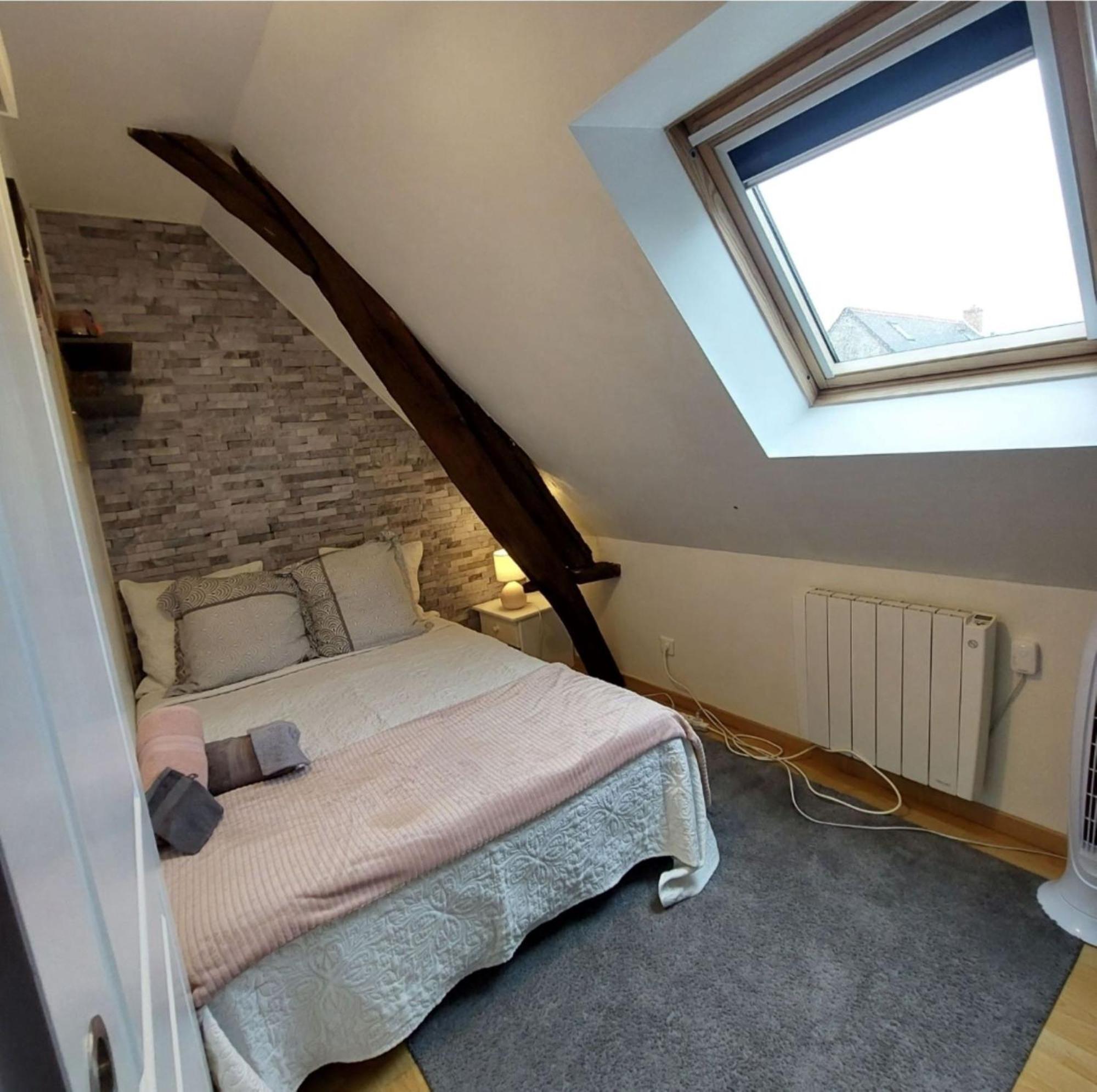 logement campagnard charmant, fonctionnel, cour privée avec WiFi Tauxigny Esterno foto