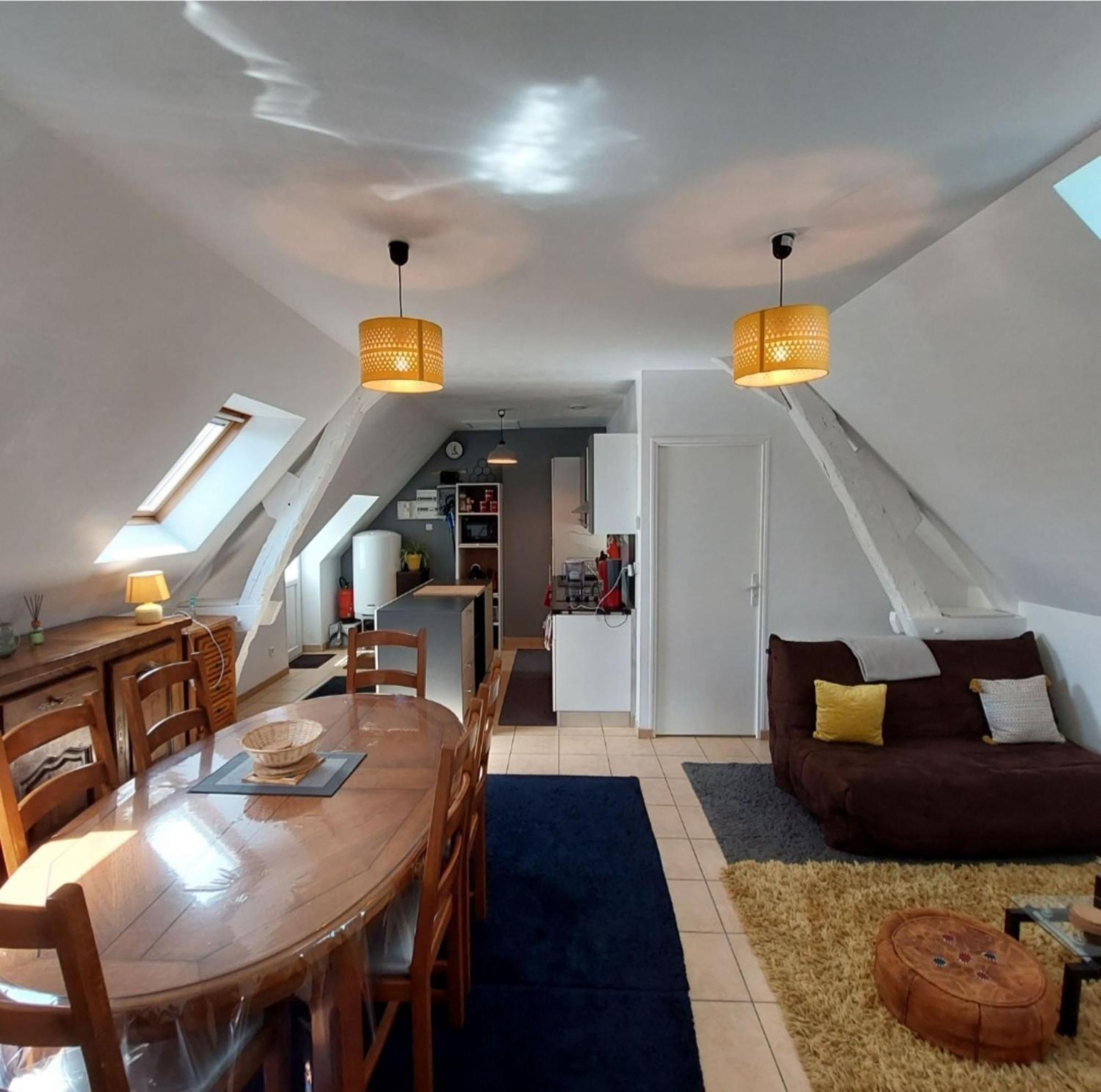 logement campagnard charmant, fonctionnel, cour privée avec WiFi Tauxigny Esterno foto