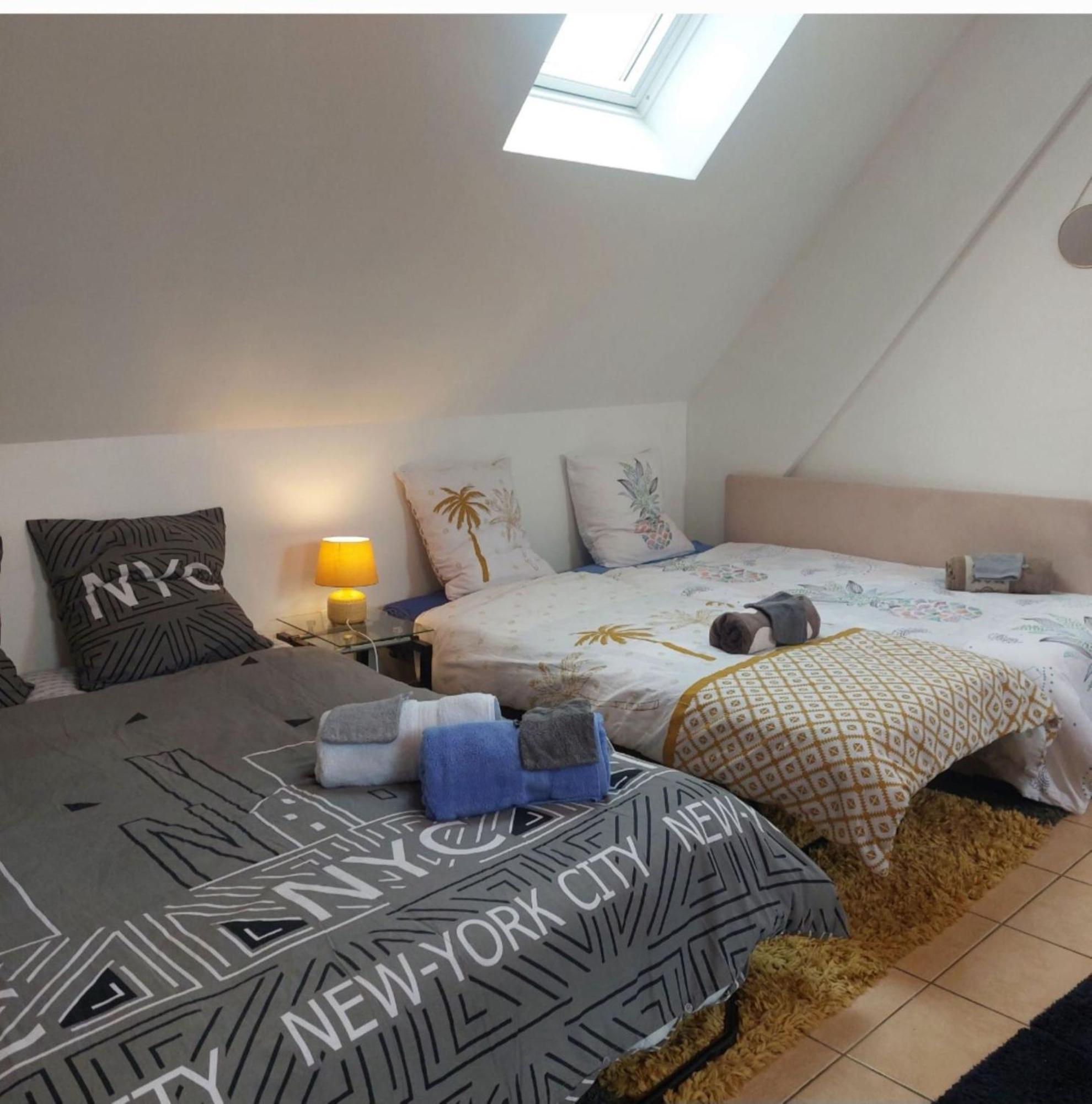 logement campagnard charmant, fonctionnel, cour privée avec WiFi Tauxigny Esterno foto