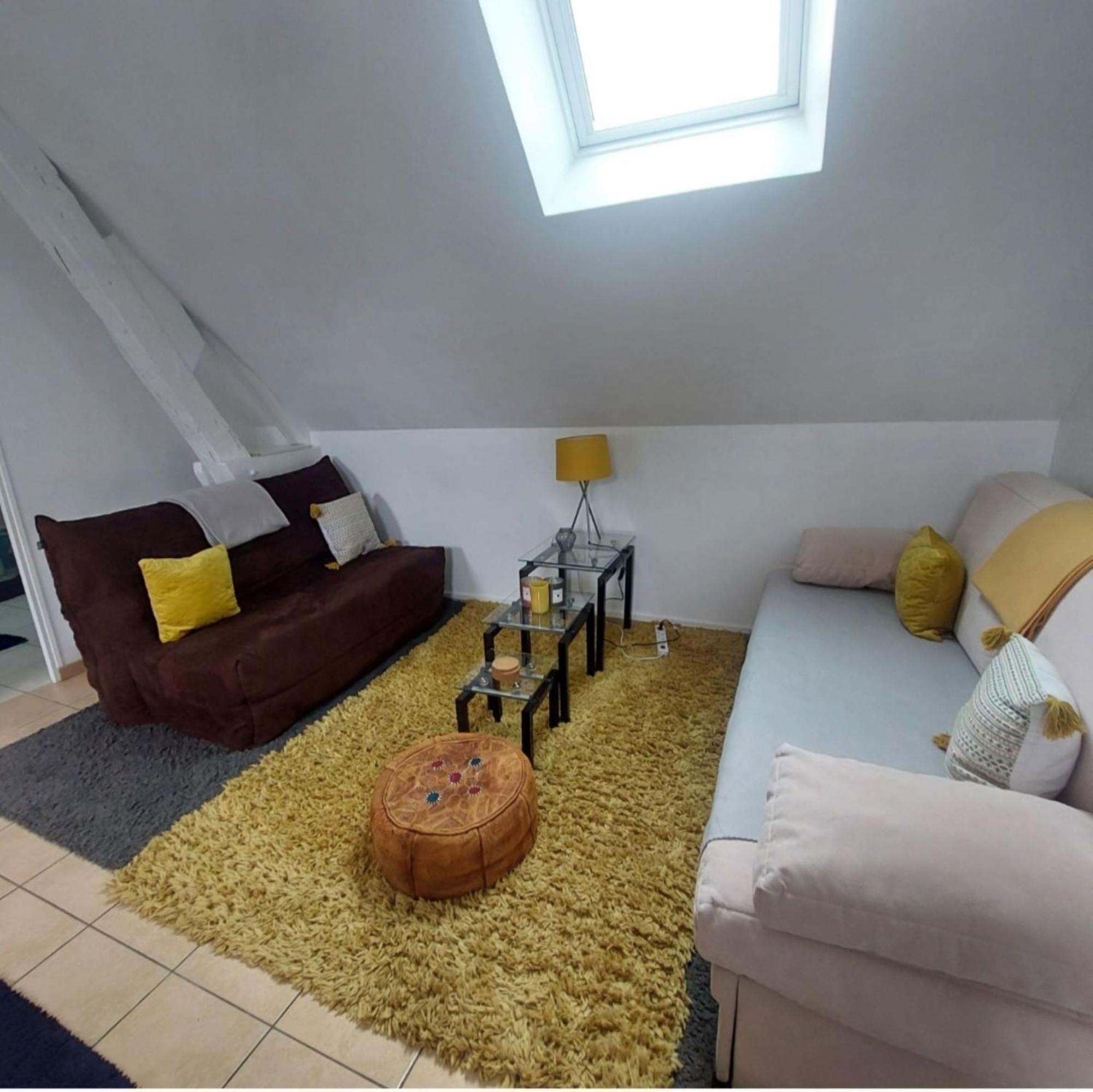 logement campagnard charmant, fonctionnel, cour privée avec WiFi Tauxigny Esterno foto
