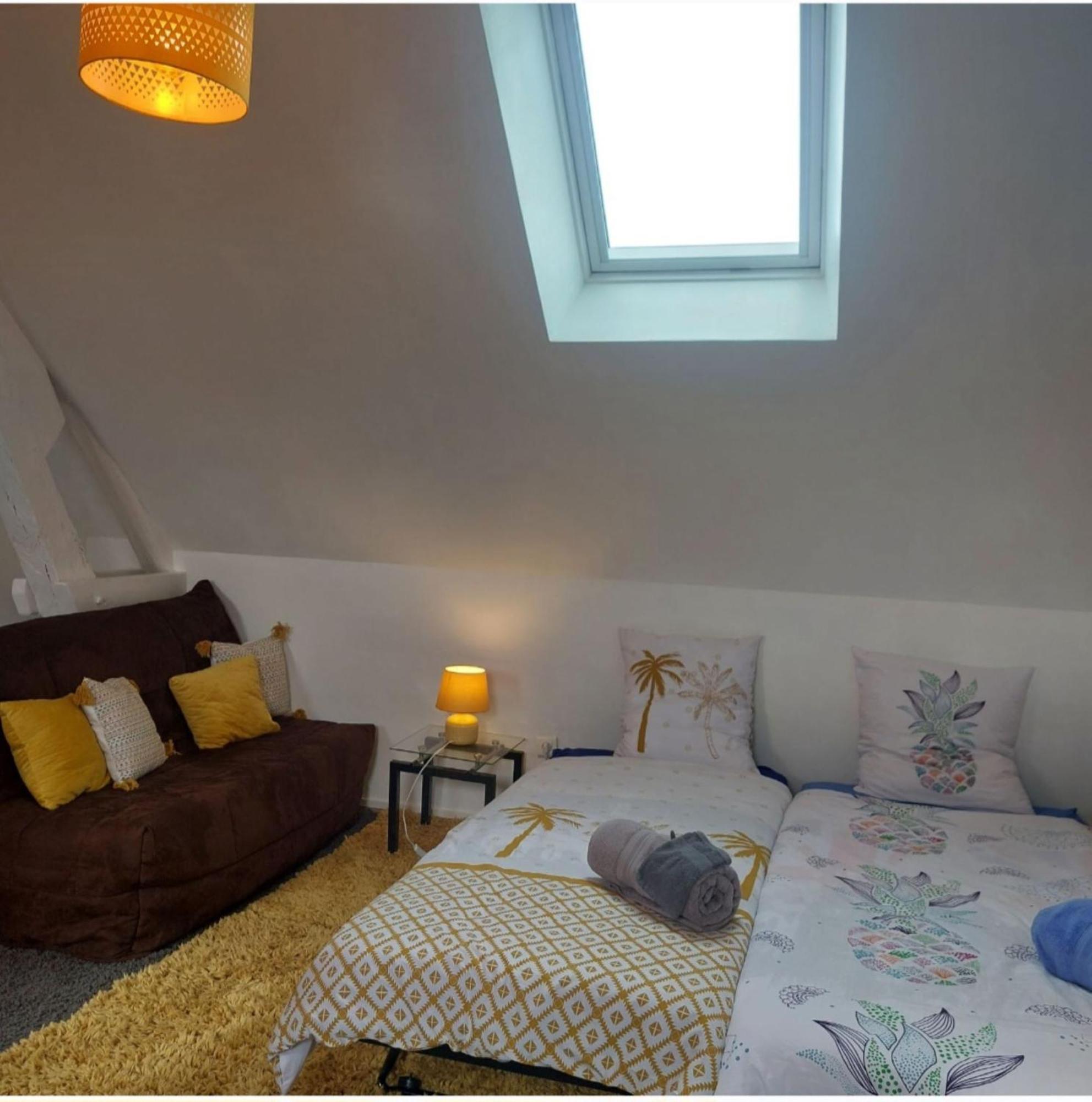 logement campagnard charmant, fonctionnel, cour privée avec WiFi Tauxigny Esterno foto