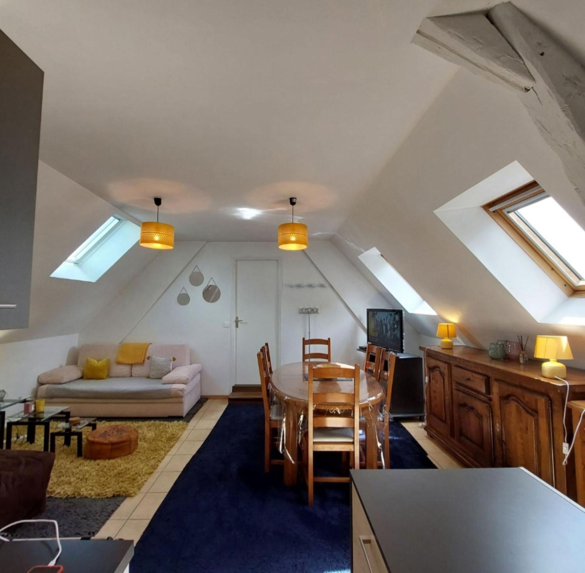 logement campagnard charmant, fonctionnel, cour privée avec WiFi Tauxigny Esterno foto