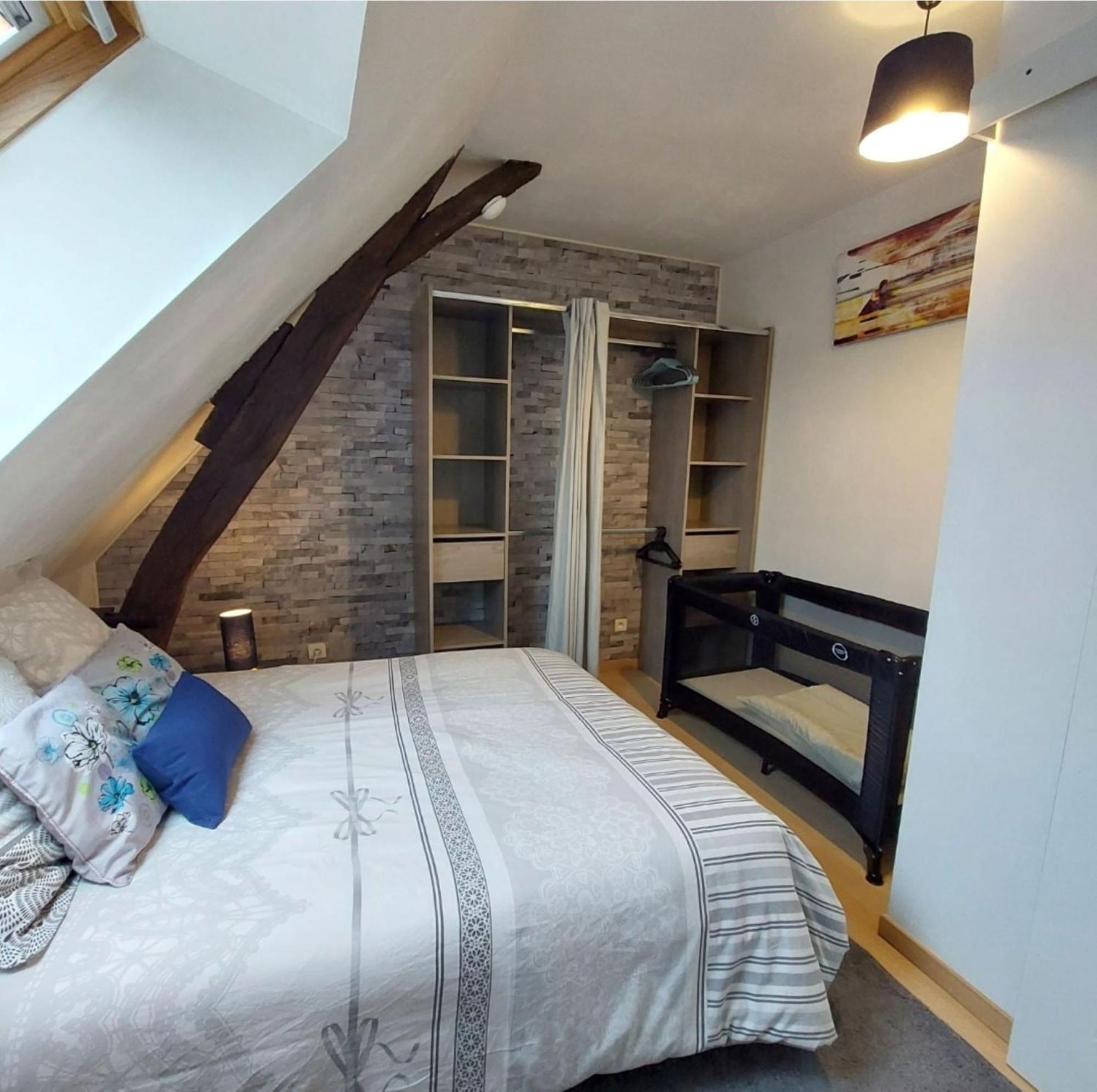logement campagnard charmant, fonctionnel, cour privée avec WiFi Tauxigny Esterno foto