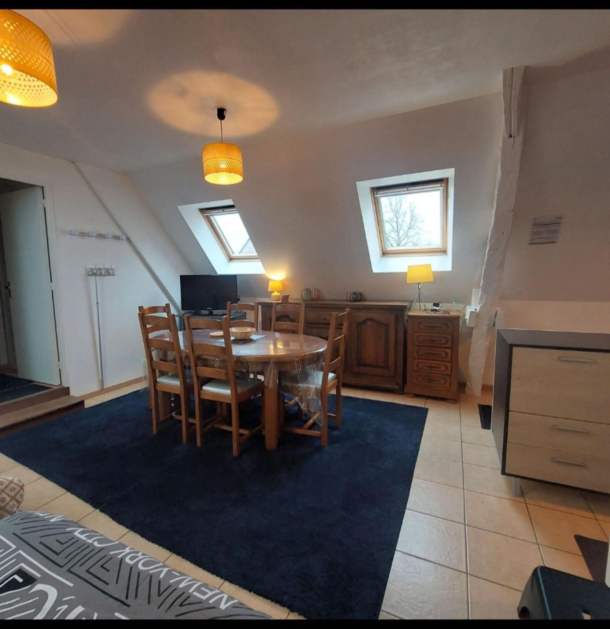 logement campagnard charmant, fonctionnel, cour privée avec WiFi Tauxigny Esterno foto