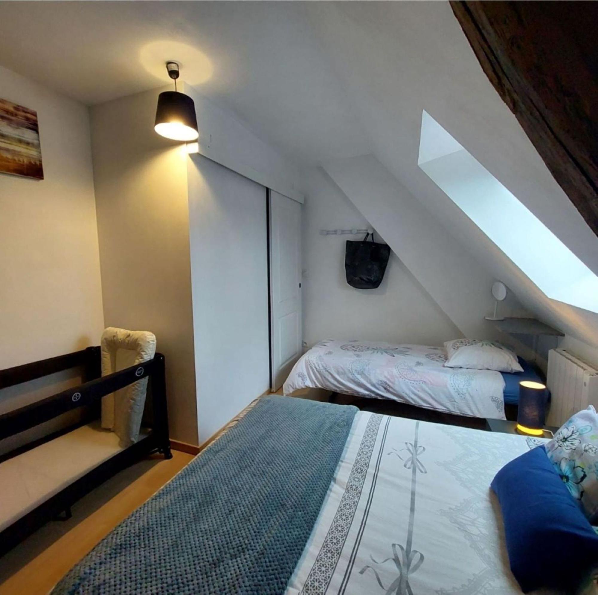 logement campagnard charmant, fonctionnel, cour privée avec WiFi Tauxigny Esterno foto