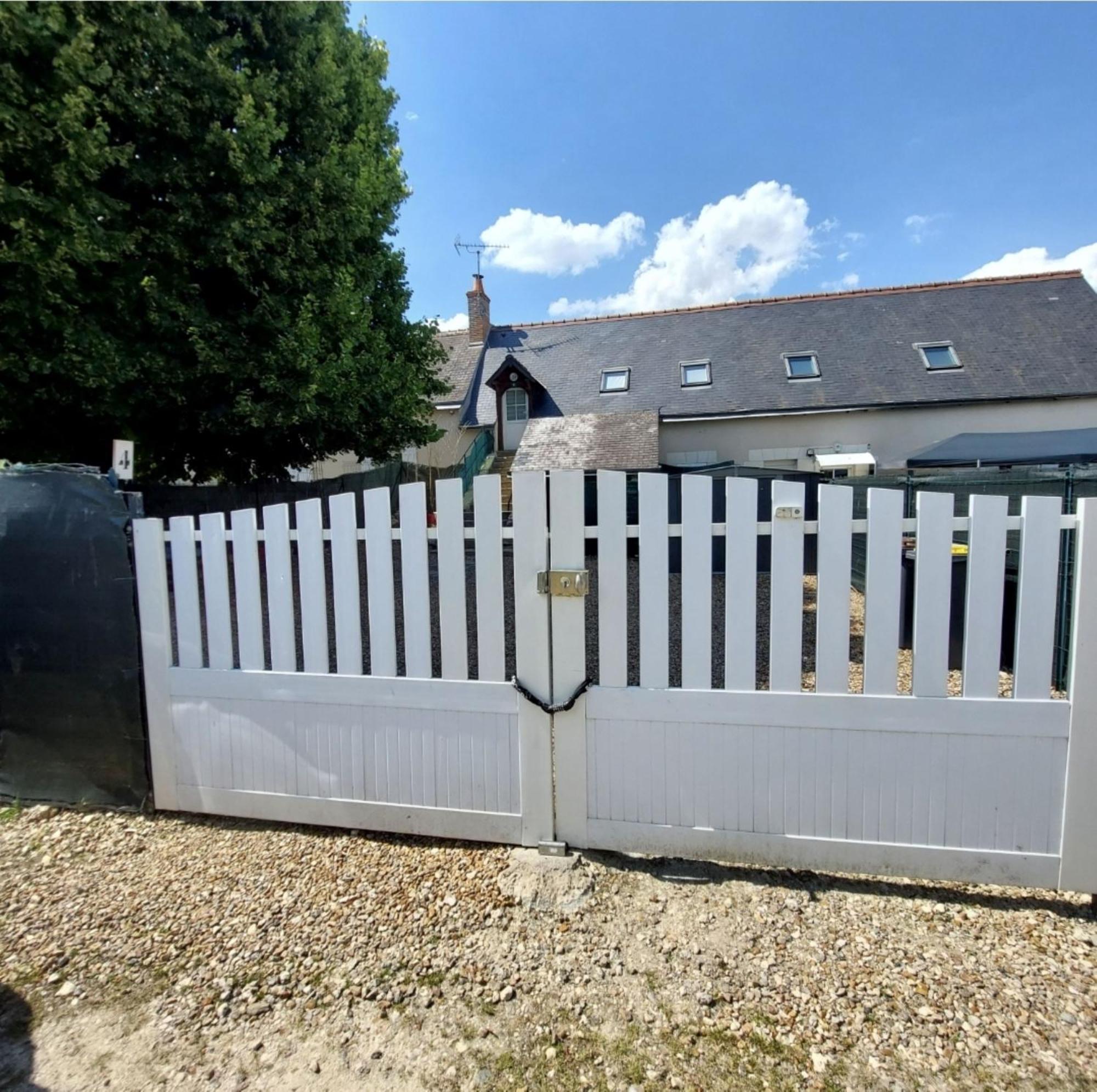 logement campagnard charmant, fonctionnel, cour privée avec WiFi Tauxigny Esterno foto