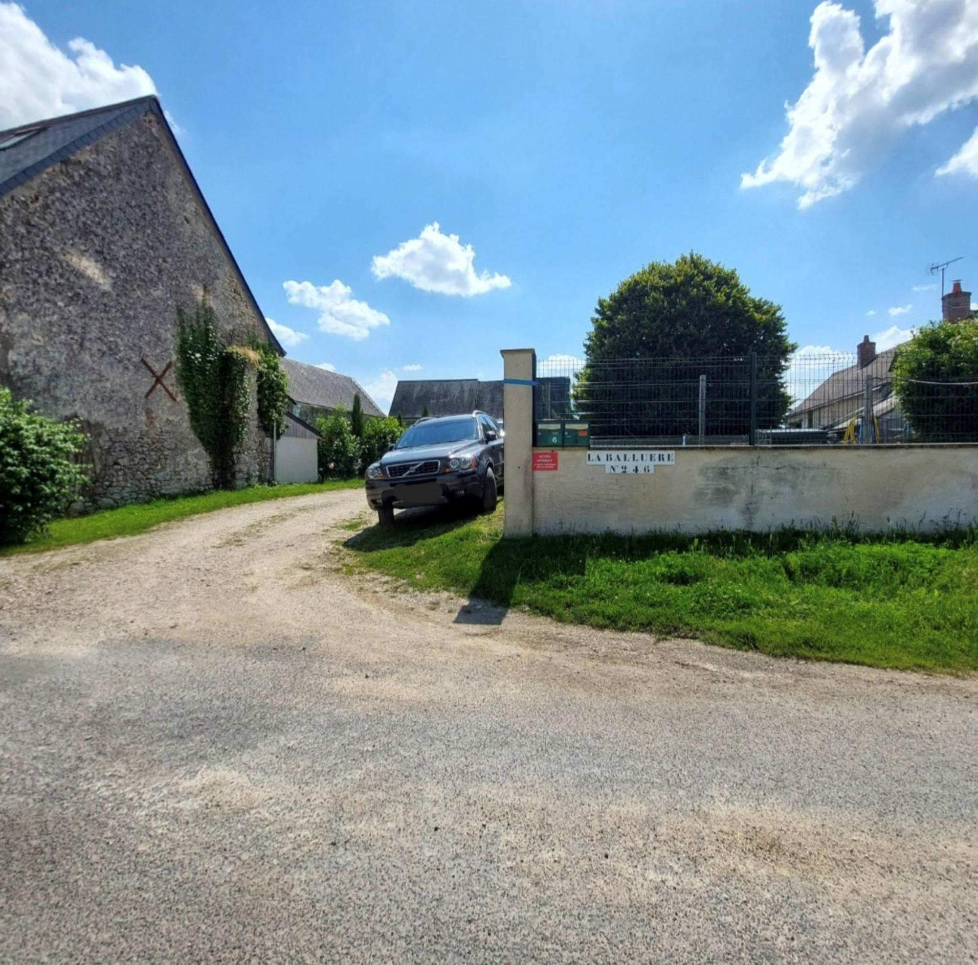 logement campagnard charmant, fonctionnel, cour privée avec WiFi Tauxigny Esterno foto