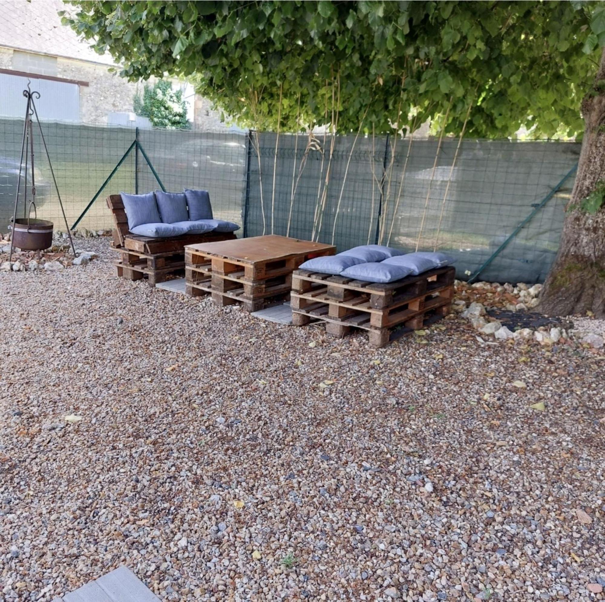 logement campagnard charmant, fonctionnel, cour privée avec WiFi Tauxigny Esterno foto