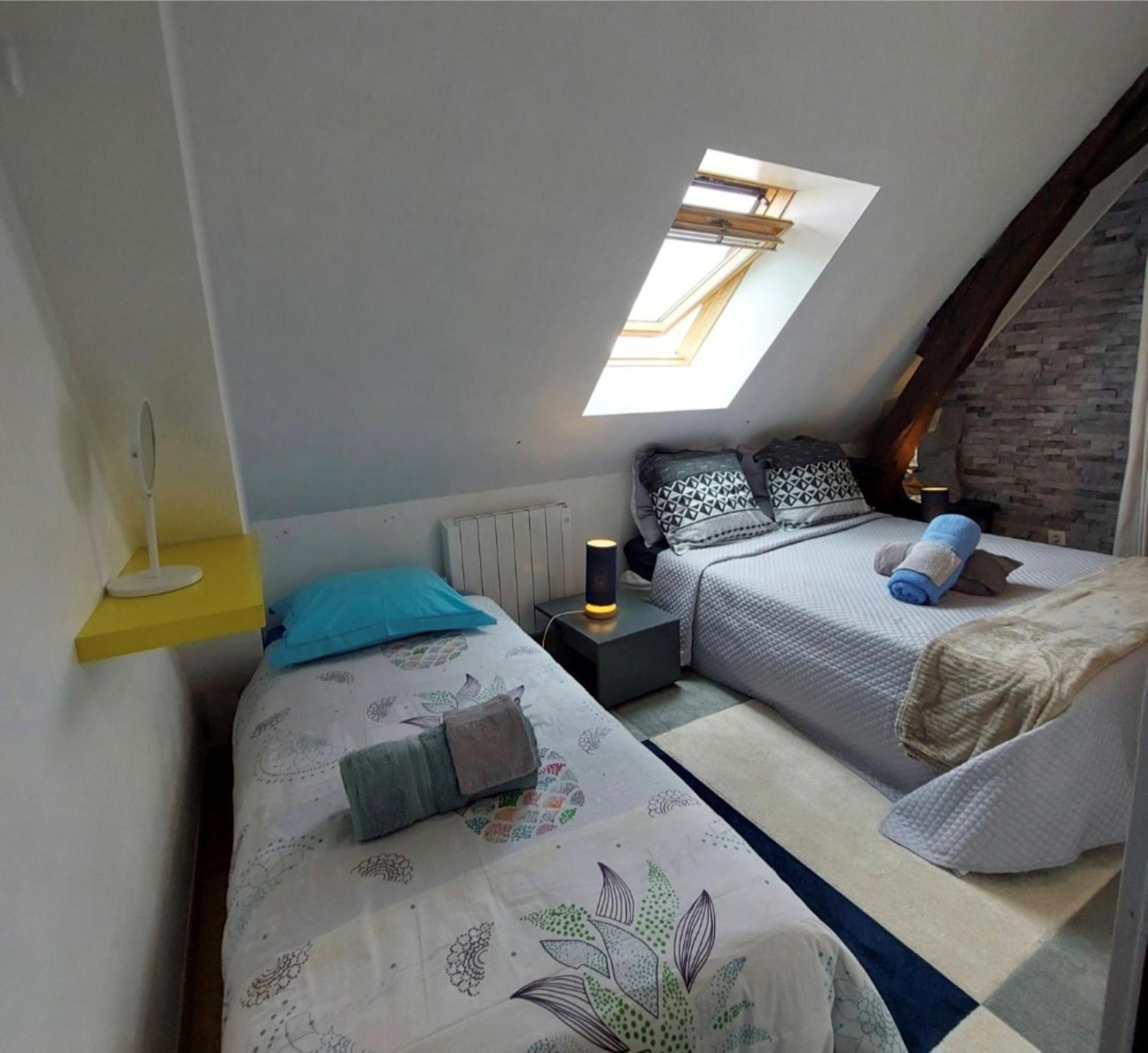 logement campagnard charmant, fonctionnel, cour privée avec WiFi Tauxigny Esterno foto