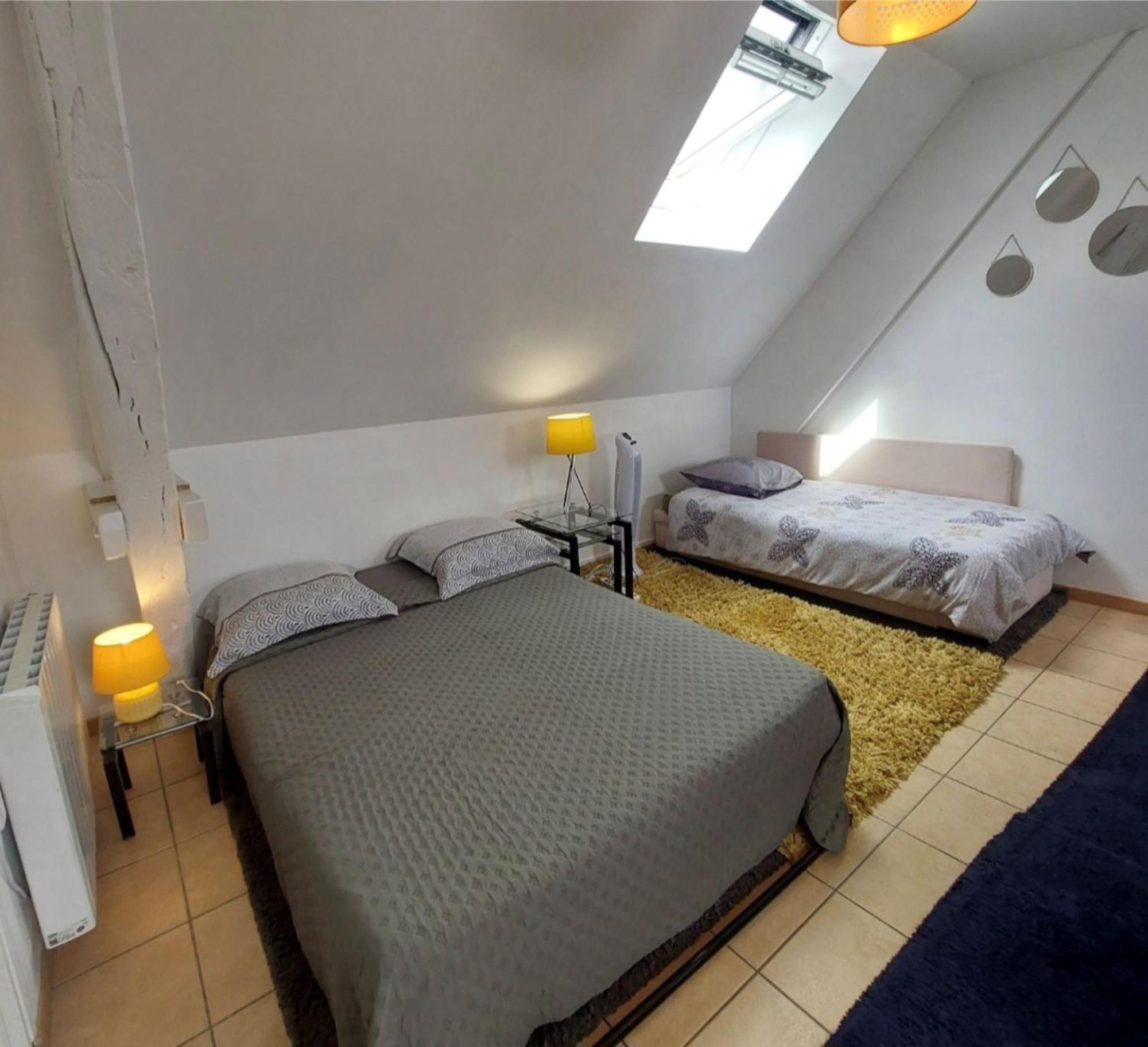 logement campagnard charmant, fonctionnel, cour privée avec WiFi Tauxigny Esterno foto