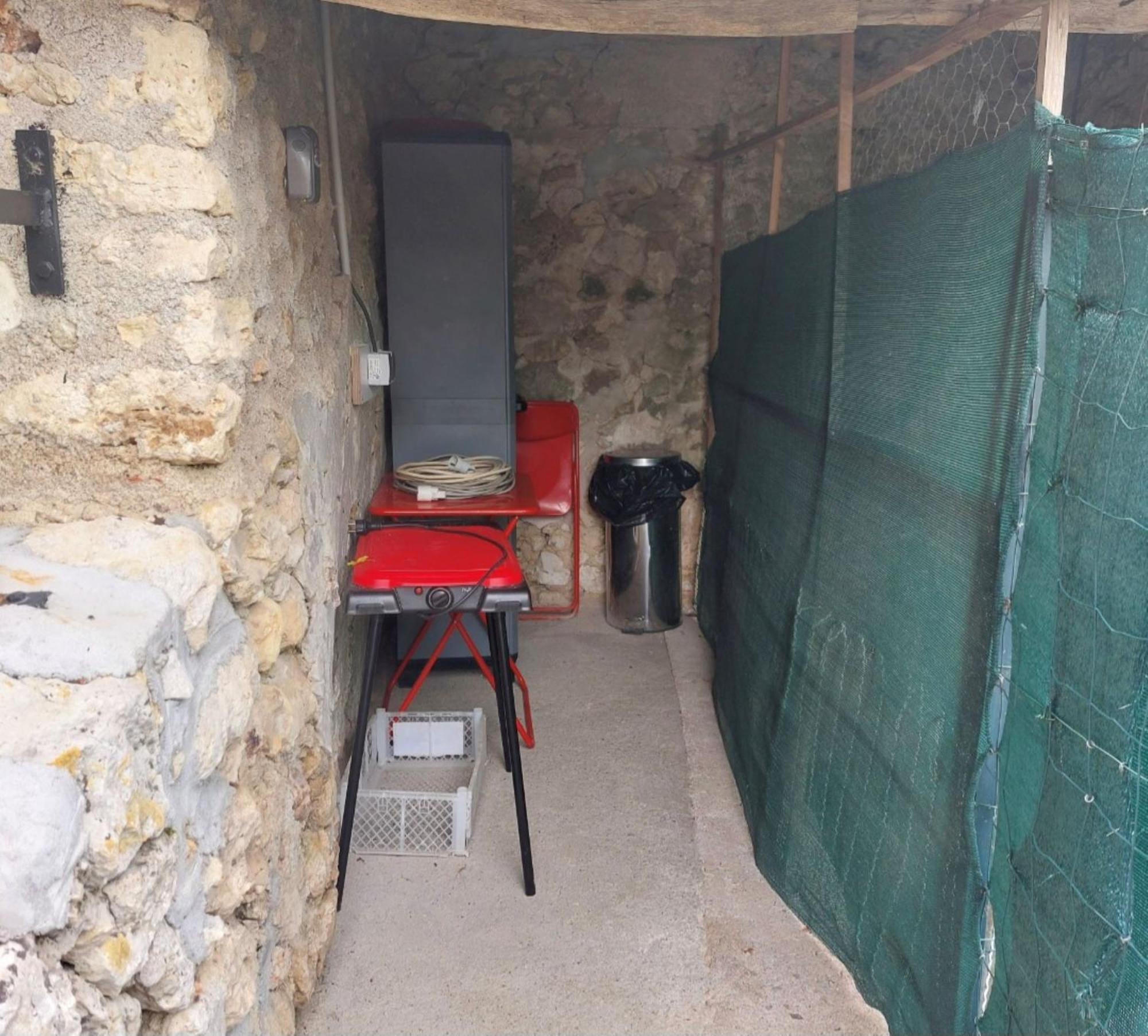 logement campagnard charmant, fonctionnel, cour privée avec WiFi Tauxigny Esterno foto